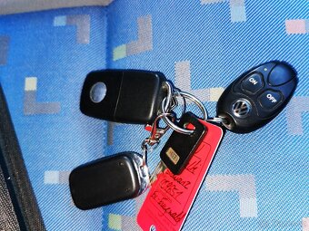 VW MULTIVAN T5 1.9TDI 75kW-WEBASTO-STOLEK-LŮŽKO - 15