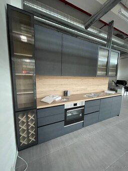 Prodám NOVOU Šedu kuchyň Plzeň DTD Egger - 15