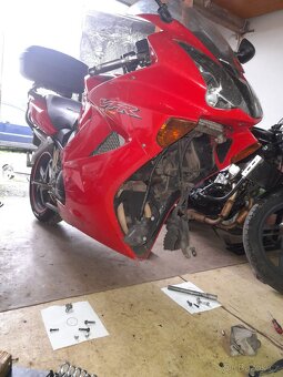 Honda VFR 800 Vtec V4 - 15