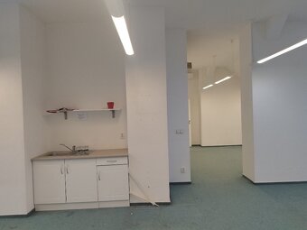Pronájem kancelářských a obchodních prostor, kanceláří  103m - 15