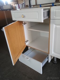 Moderní kuchyňská linka se spotřebiči- masiv dvířka - 15