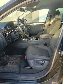 VW Touareg 3.0 TDi 4x4 bez AD blue,na pružinách - 15
