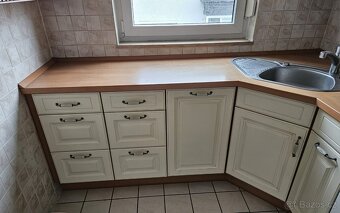 Moderní kuchyňská linka se spotřebiči - 15