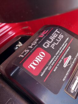 Prodám zahradní traktor Toro 13-32 XL - 15