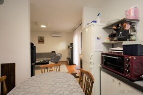 ☀Vodice(HR)-zariadený 3 izbový apartmán 73 m2 na prízemí - 15