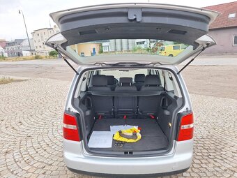 Touran 2.0 Tdi, BEZ DPF DSG,7míst, STK NOVÁ - 15