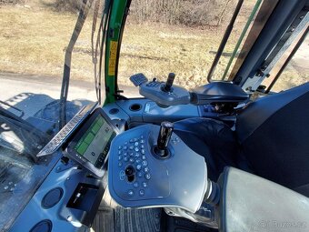 Harvestor kolový J.Deere 1170 E - 15