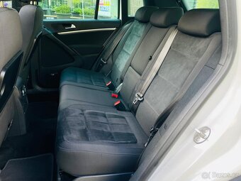 Volkswagen Tiguan 2.0TSI 4x4 AUT KAM SERVISKA TAŽNÉ NEZAV.T - 15