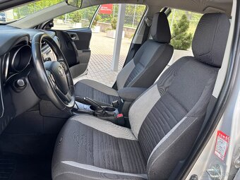 Toyota Auris 1,8 Hybrid e-CVT Executive - 15