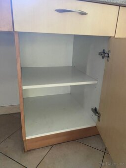 Moderní kuchyňská linka se spotřebiči - 15
