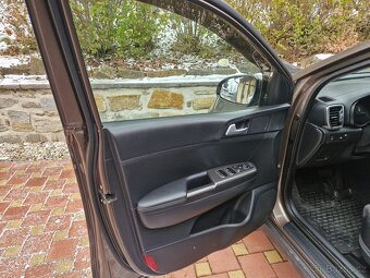 KIA SPORTAGE 2.0 CRDI 4X4 - 15