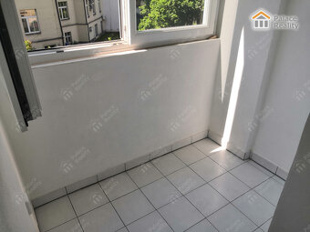 Prostorný zděný byt 2+1 s lodžií v centru města - 15