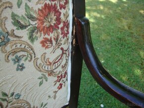 Starožitné křeslo + taburetka podnožka židle pěkný stav - 15