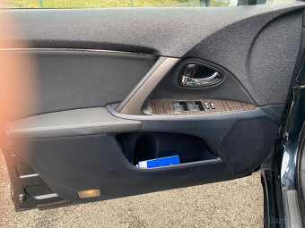TOYOTA AVENSIS 2,2 D - AUTOMATICKÁ PŘEV - TOP STAV - 15