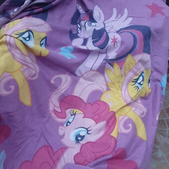 Různé hračky, knihy, obleceni - 15