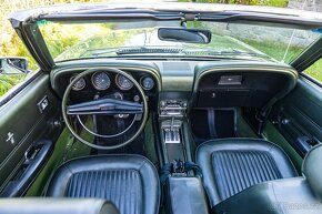Ford Mustang Convertible - 15