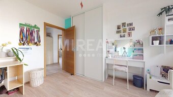 Semice, prodej rodinného domu 5+1, 157 m2 na pozemku 434 m2, - 15