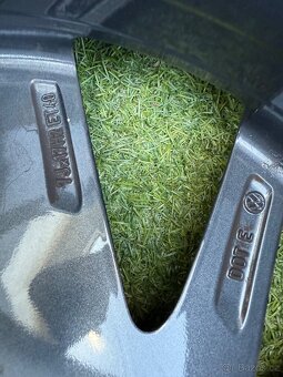 VW TIGUAN - 215/65 R17 ORIGINÁLNÍ ZIMNÍ SADA - 15