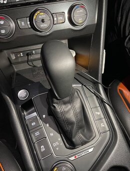 Kožená radici páka AUDI A6 A7 perforovaná / hladká koža - 15