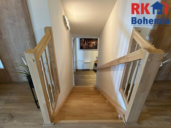 Nabízíme dvoupodlažní nízkoenergetický RD z roku 2018 o disp - 15