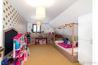 Prodej luxusní vily [462 m2] s rodinným domem pro hosty [100 - 15