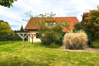 Prostorný dům se dvěma jednotkami a vzrostlou zahradou - 15