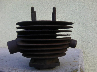 čz 125/150 - motor,rozeta,kolo,náboj,startpáka,válec čz125b - 15