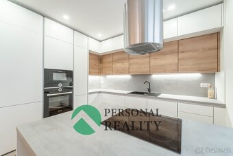 Úsporný a prostorný RD, 6+kk, 183 m2 v obci Jenštejn - 15