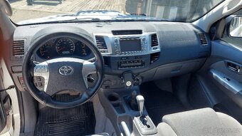 Toyota Hilux - 15