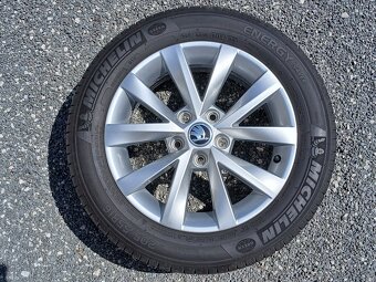 Pěkná kompletní orig alu Škoda Octavia 3, 205/55/16 - 15