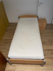 Postel 100x200 s matrací a roštem + stolek - 15