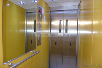 Prodej prostorného bytu 3+1 se šatnou v žádané lokalitě v Pl - 15