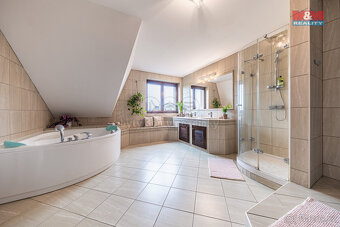 Prodej rodinného domu, 272 m², Babice, ul. Honzíkova - 15