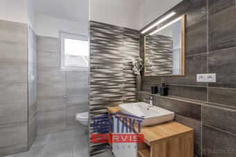 Prodej luxusního apartmánu 3+KK se saunou, terasou a zahrado - 15