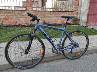 Trekingové kolo FELT - 15