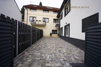 Prodej nadstandardního bytu 2kk + pracovna s parkovacím míst - 15