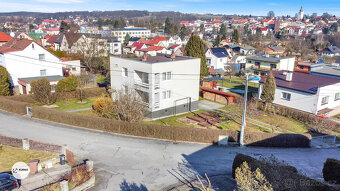 Rodinný dům o dispozici 5+2+garáž, pozemek 1.011 m2 v obci B - 15