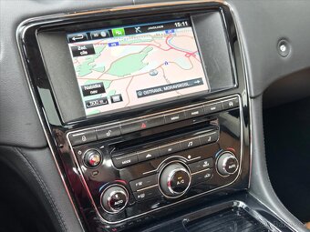 Jaguar XJ 3,0 250kW Kompr.AWD Premium Luxury DPH ČR 1.maj V6 - 15