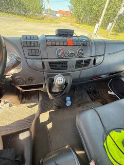 IVECO 190EL32 hákový nosič kontejnerů s hydraulickou rukou - 15