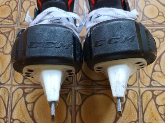 Brankářské brusle CCM Jetspeed FT2, 8,5 D, (užší provedení) - 15