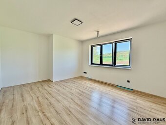 Prodej  rodinného domu 5+kk (211 m2) s garáží,  pozemek 467  - 15