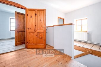 Prodej velice atraktivní, rozlehlé, zemědělské usedlosti, dv - 15