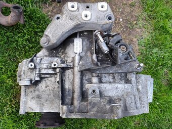 Rozprodám díly z motoru 2 TDI 16 v - 15