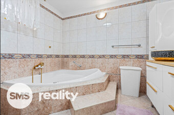 Rodinné sídlo s privátním wellness v prestižní části Ostravy - 15