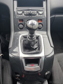 Peugeot 5008 7 míst - 15