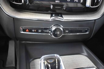 Volvo XC60 B4 AWD INSCRIPTION PANORAMA DPH ČR 1.MAJITEL - 15