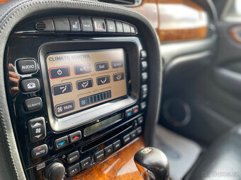 Jaguar XJR 4.2 V8 291kw Automat+Serviska - 15