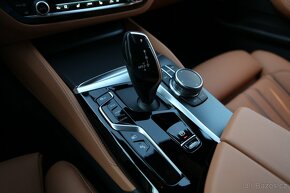 BMW 530e Touring xDrive °M-packet°Laser°V Zaruke do 6/2026 - 15