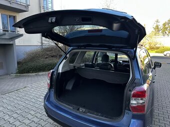 Subaru Forester 2.0 D 4x4 Kůže Navi Xenony Panorama Tažné 2t - 15