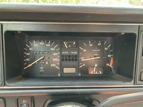 VW GOLF MK1 Cabrio (72 kW, automat, 1 781 ccm) - 15